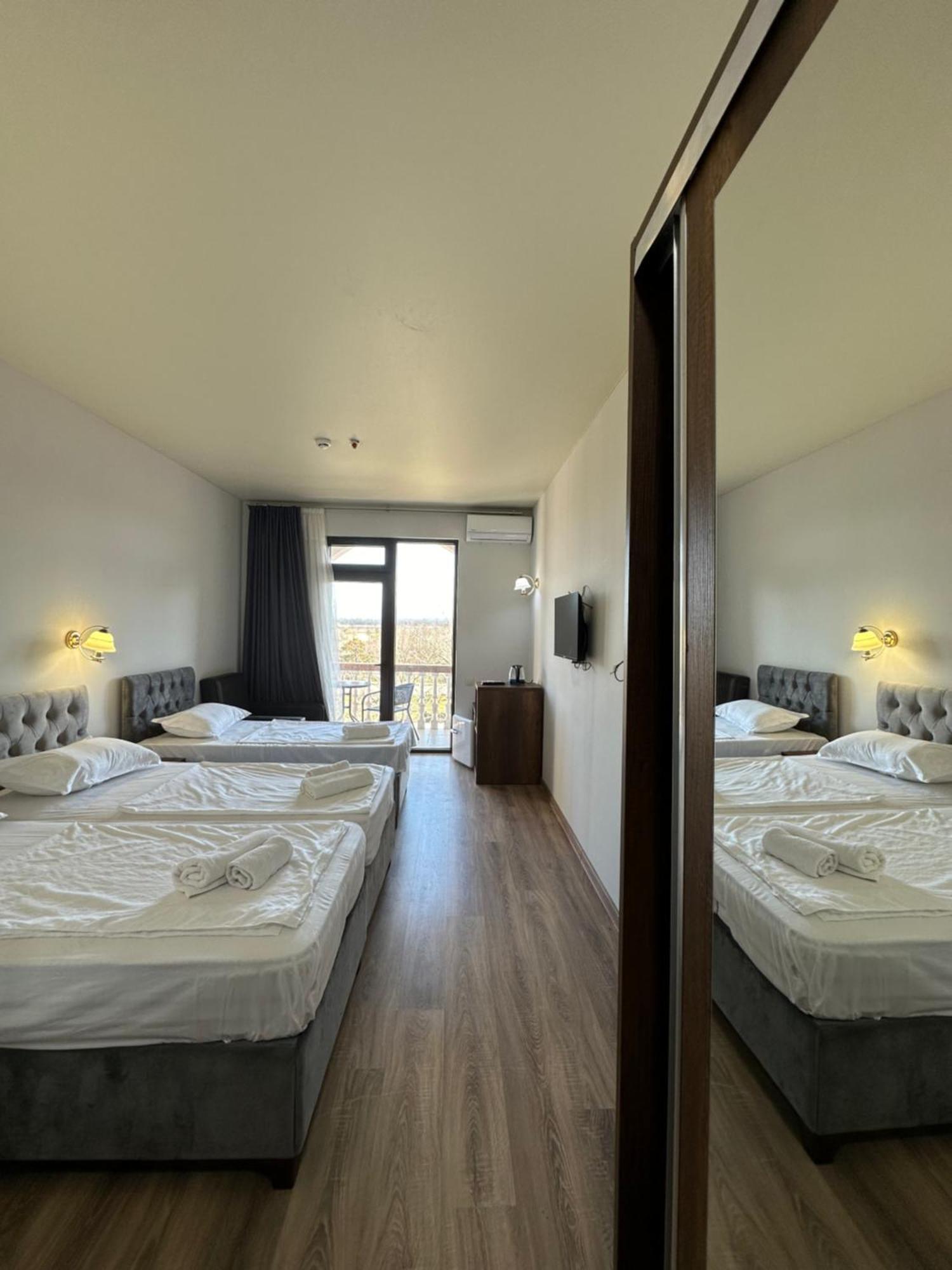 Hotel Majestic Kobuleti Esterno foto