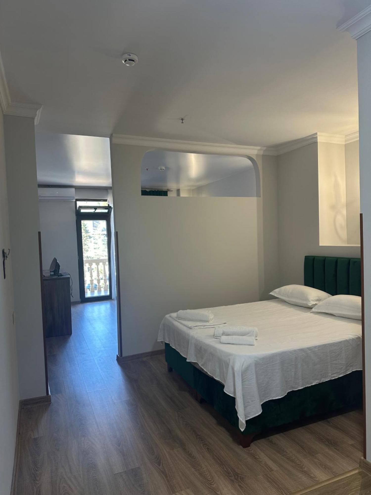 Hotel Majestic Kobuleti Esterno foto