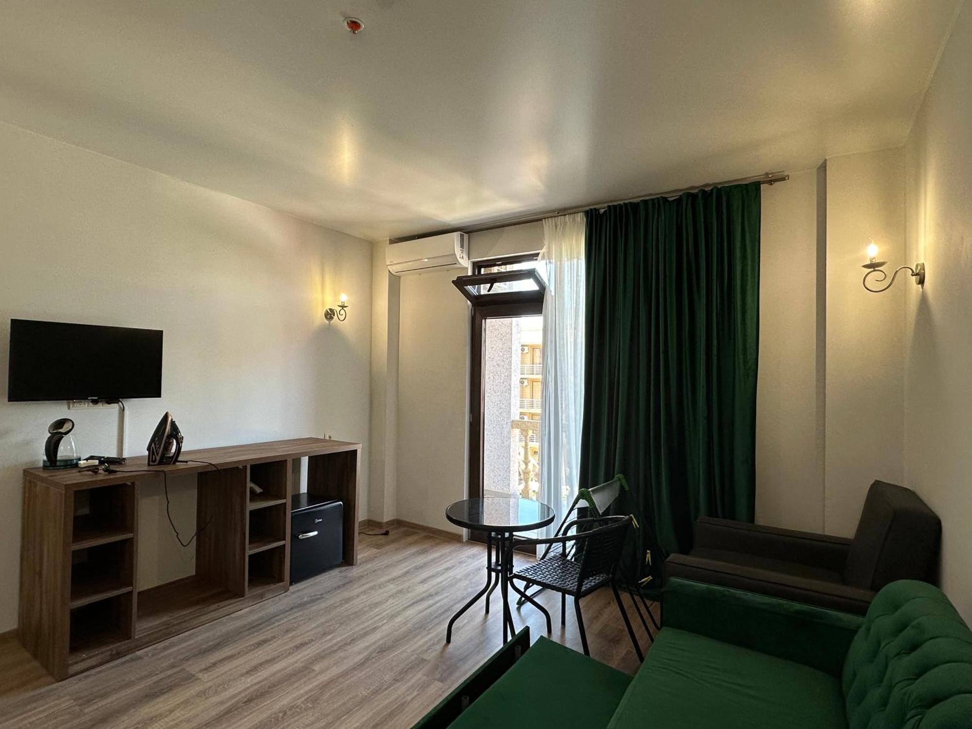 Hotel Majestic Kobuleti Esterno foto