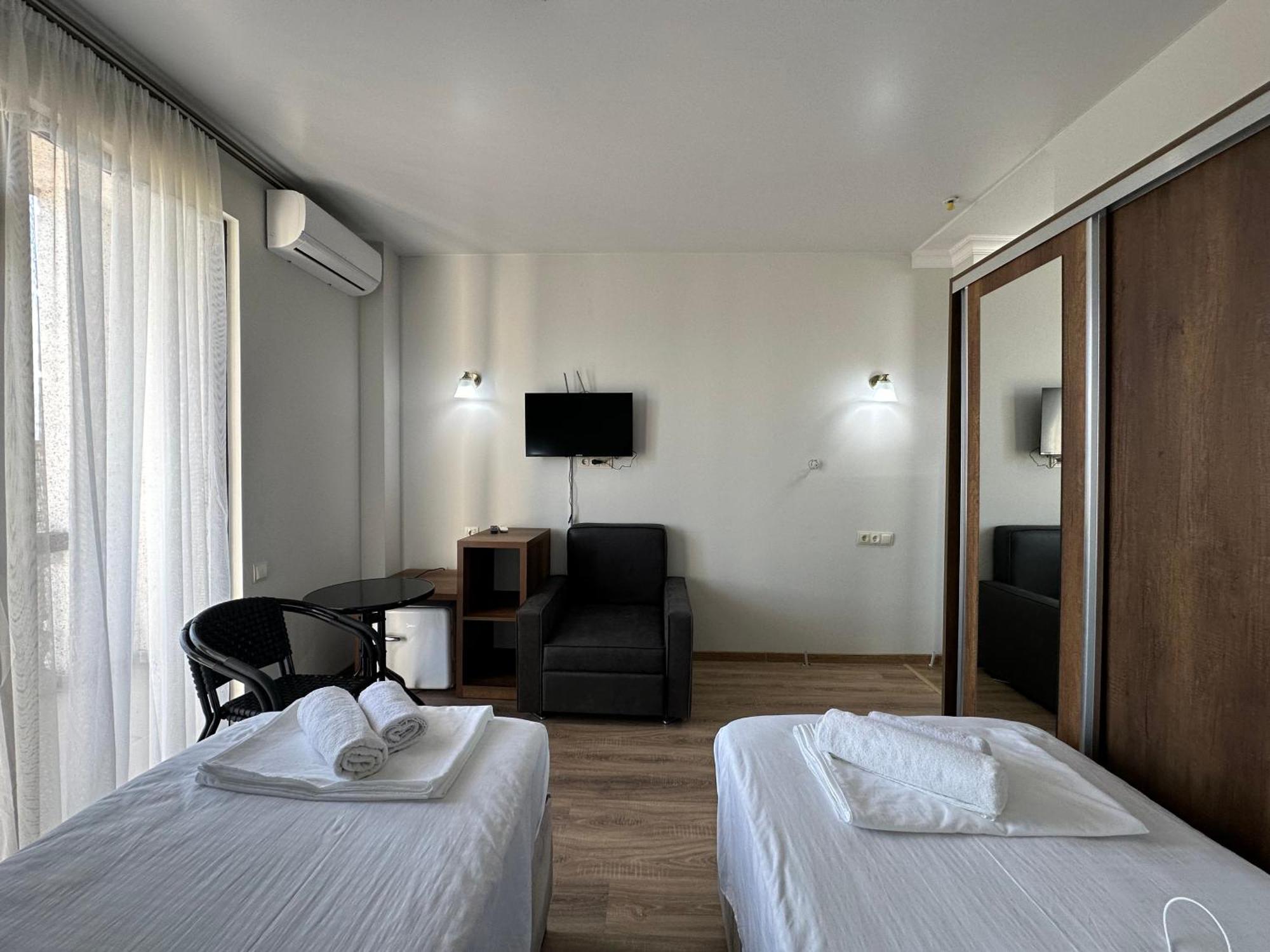 Hotel Majestic Kobuleti Esterno foto