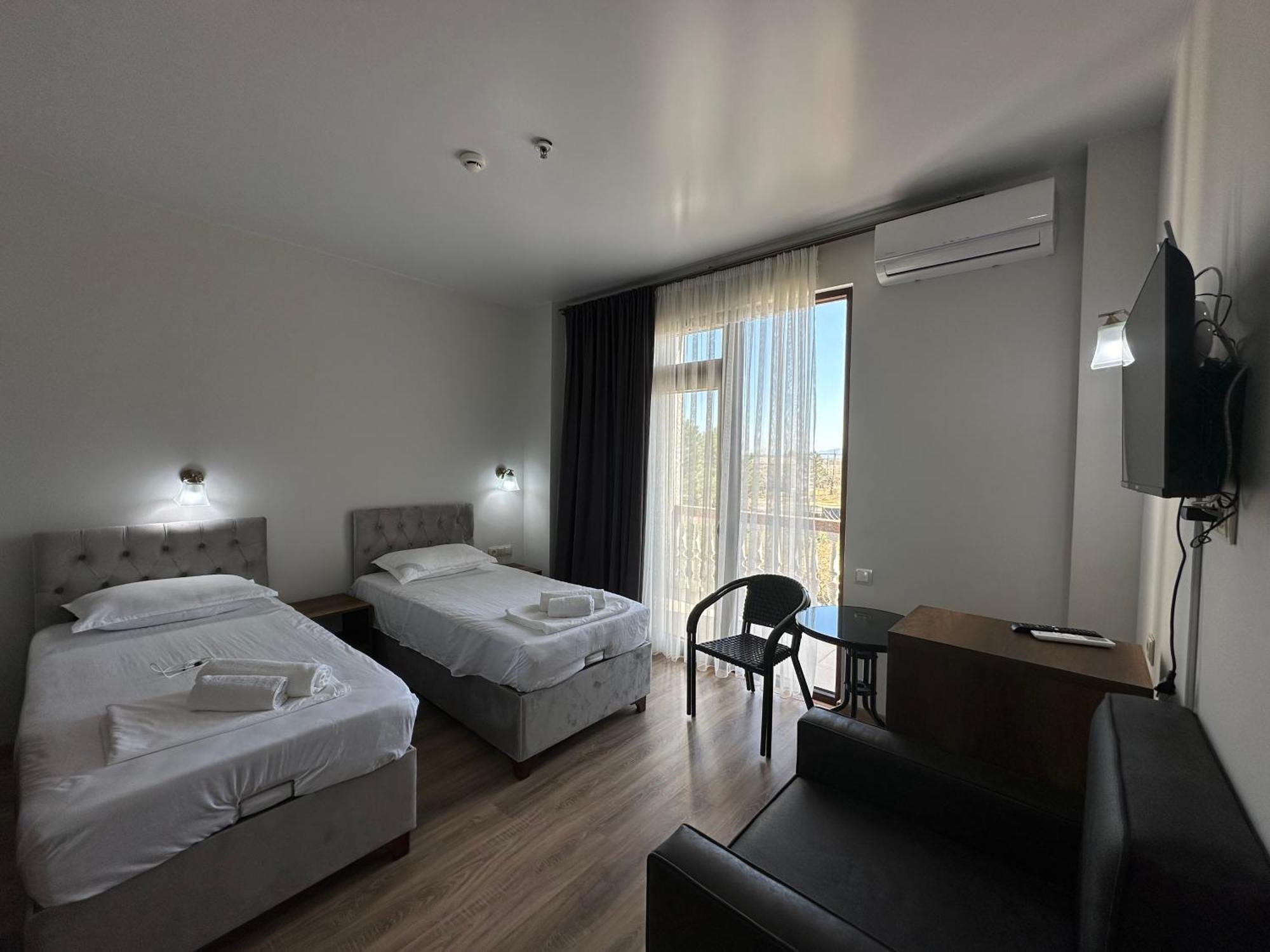 Hotel Majestic Kobuleti Esterno foto