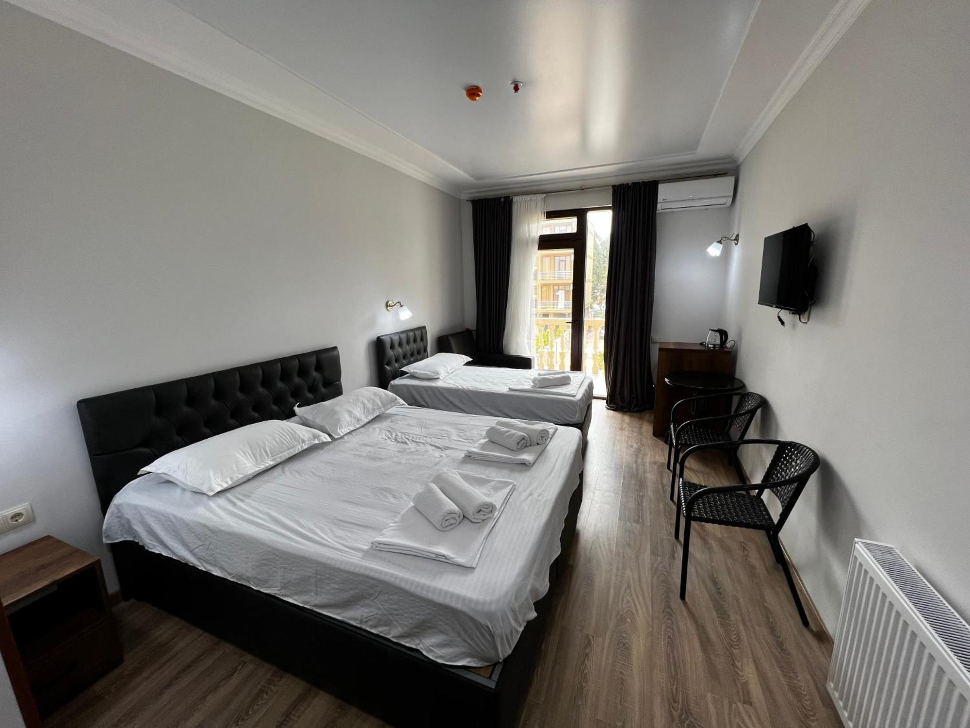 Hotel Majestic Kobuleti Esterno foto