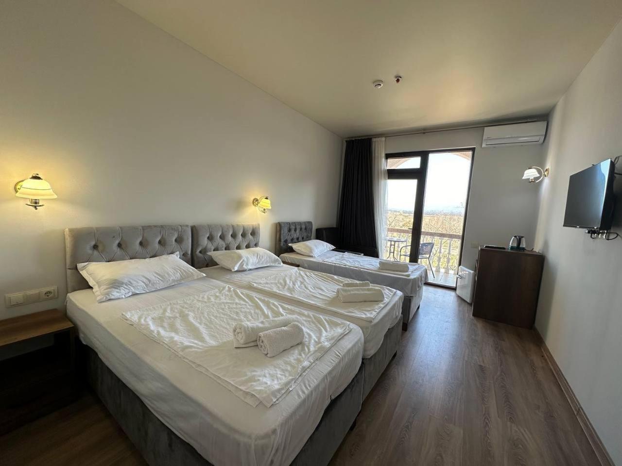 Hotel Majestic Kobuleti Esterno foto