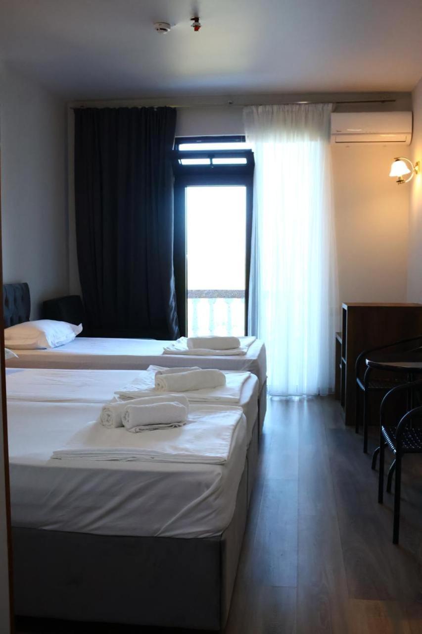 Hotel Majestic Kobuleti Esterno foto
