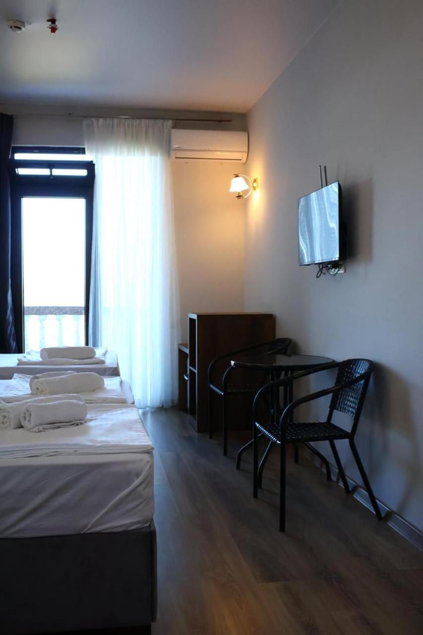 Hotel Majestic Kobuleti Esterno foto