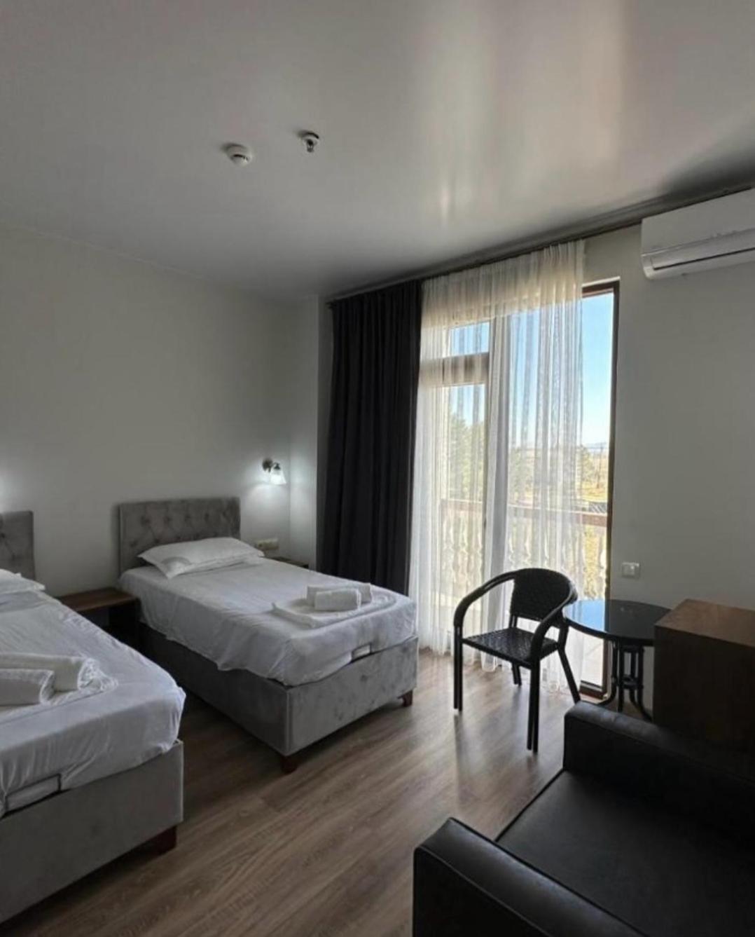 Hotel Majestic Kobuleti Esterno foto