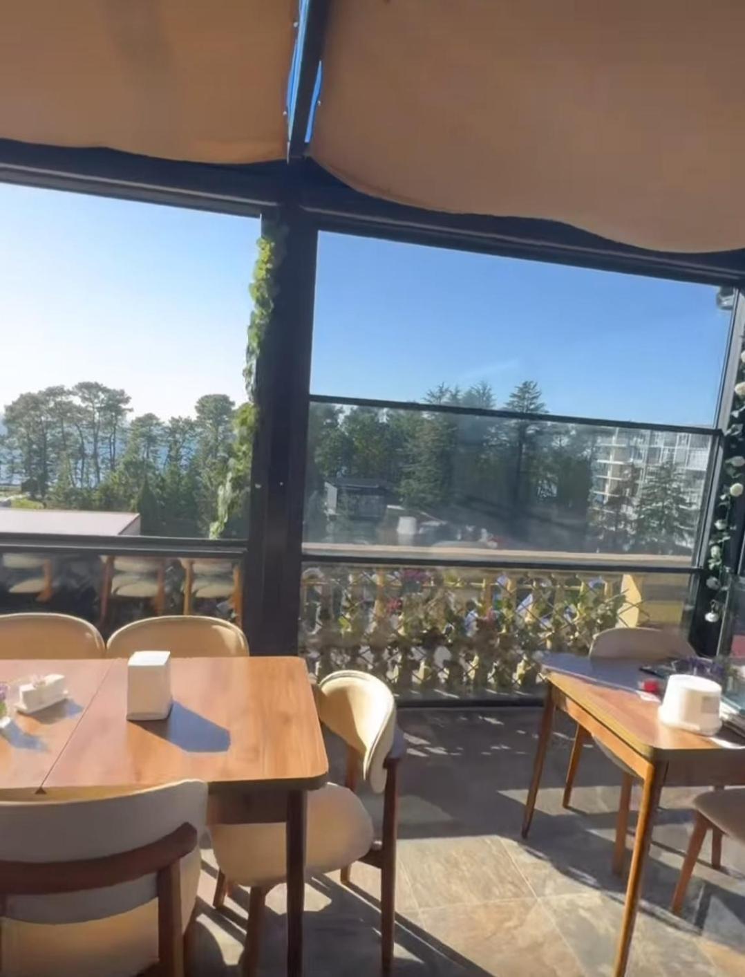 Hotel Majestic Kobuleti Esterno foto